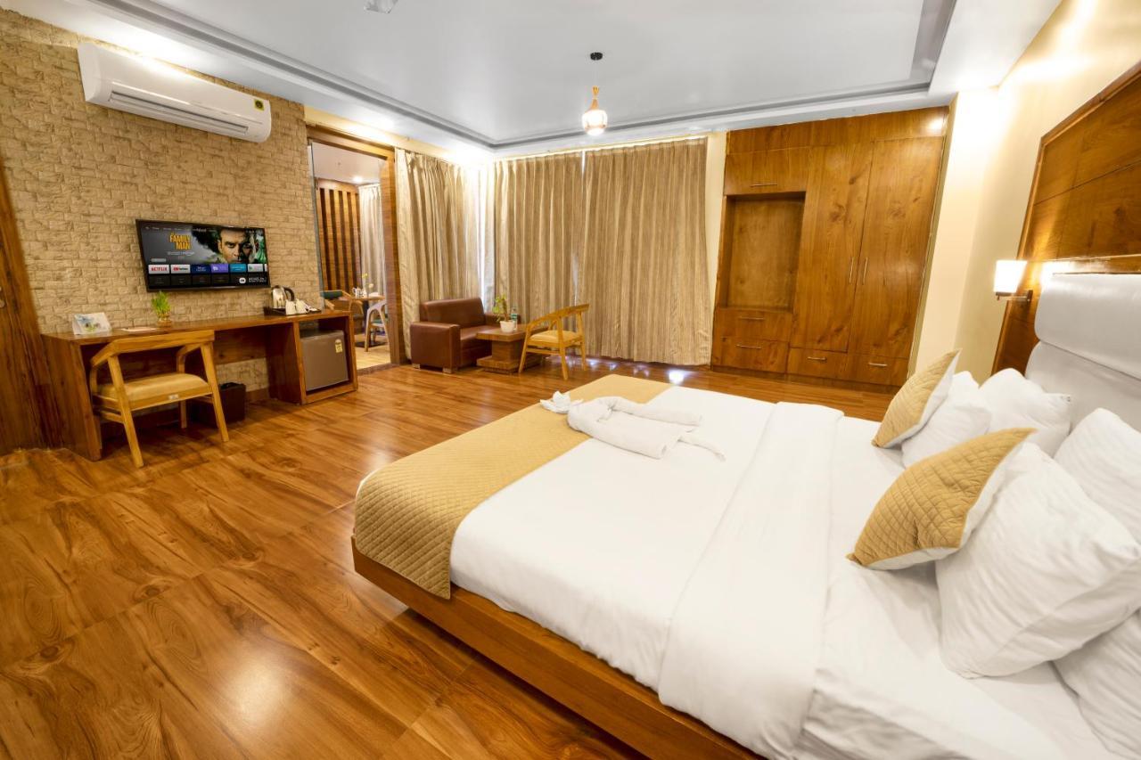 Hotel Divine Lakshmi Ganga Risikés Kültér fotó