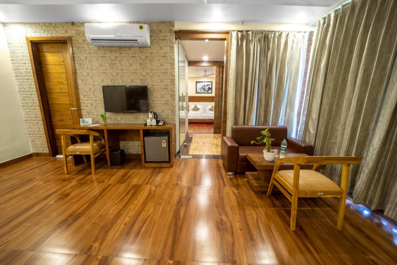 Hotel Divine Lakshmi Ganga Risikés Kültér fotó