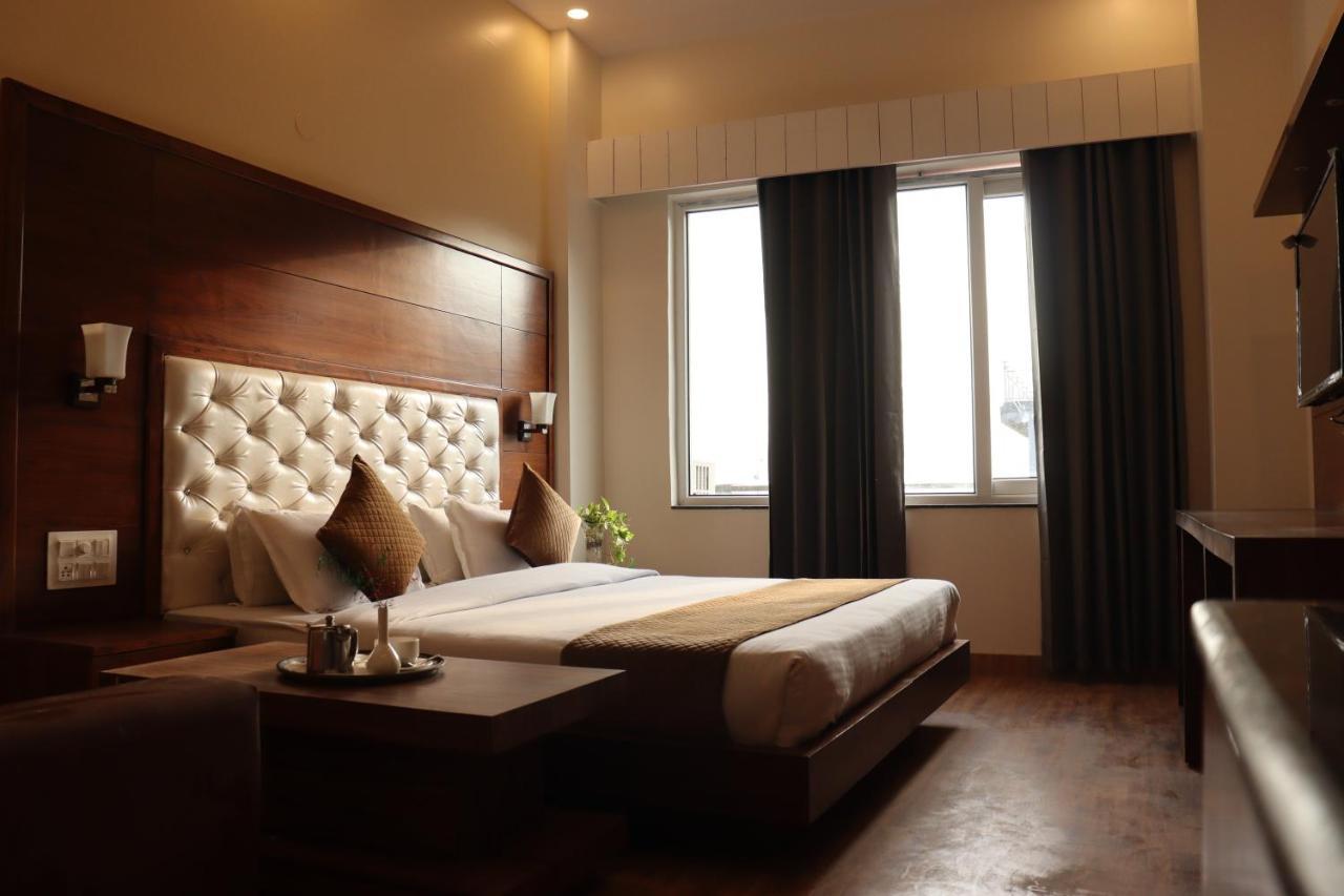 Hotel Divine Lakshmi Ganga Risikés Kültér fotó